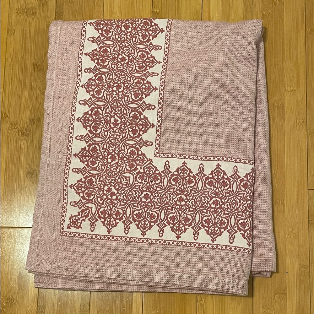 SFERRA Bros Rosey red  and cream Tablecloth 62”x78” made in Portugal